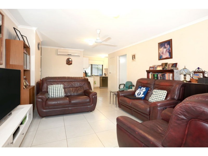 2/191 Olsen Ave, Labrador QLD 4215