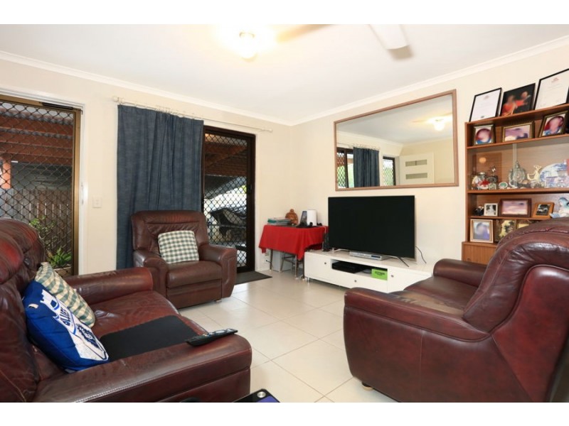 2/191 Olsen Ave, Labrador QLD 4215