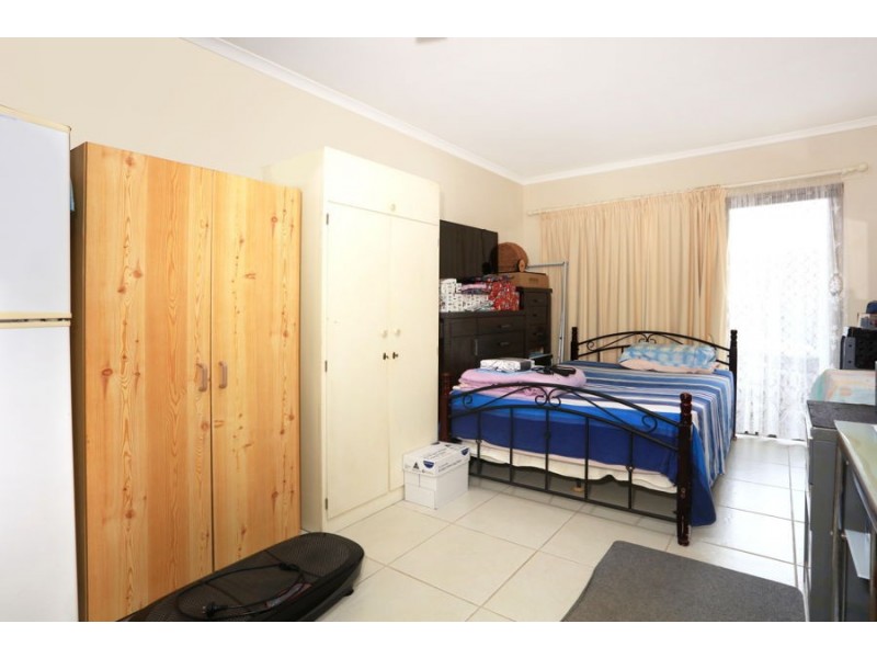 2/191 Olsen Ave, Labrador QLD 4215