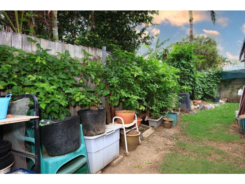 2/191 Olsen Ave, Labrador QLD 4215