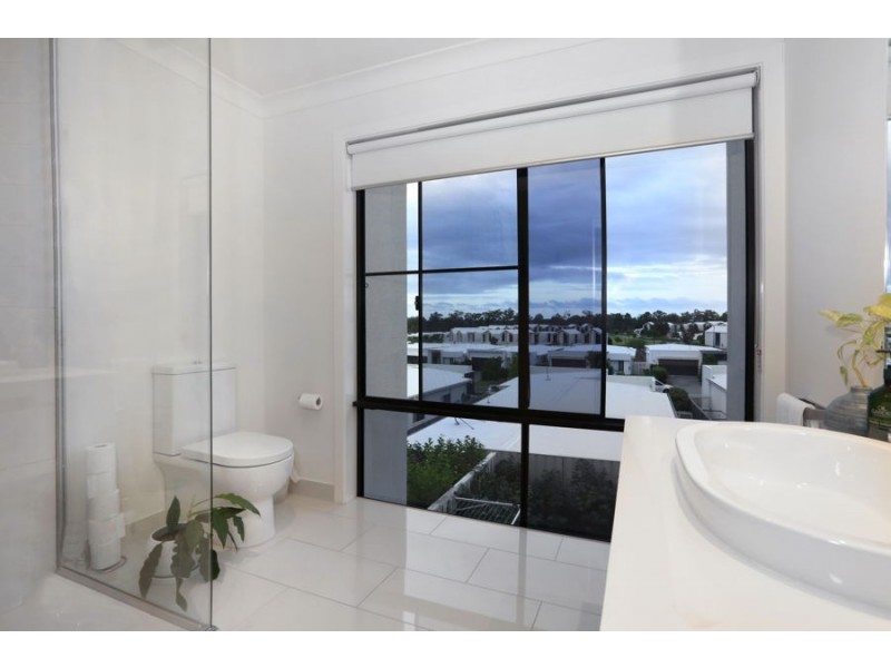 14/1 Residences Circuit, Pimpama QLD 4209