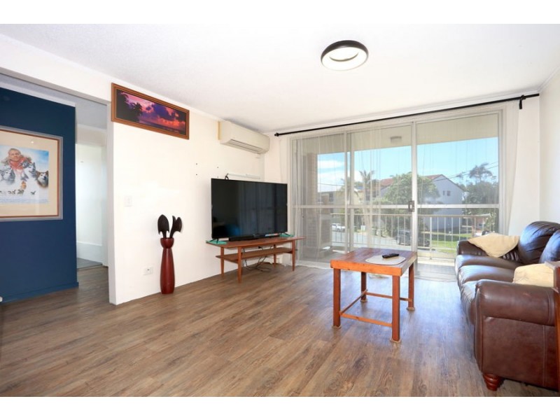 5/8 Nyrang Ave, Palm Beach QLD 4221