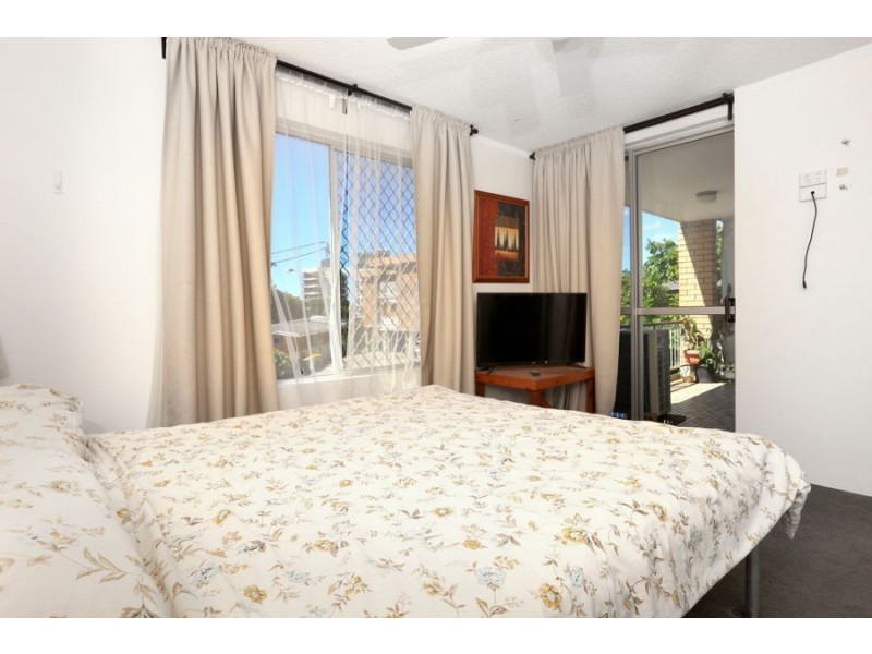 5/8 Nyrang Ave, Palm Beach QLD 4221