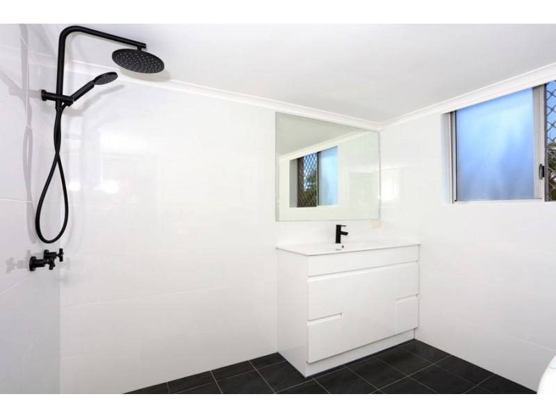 5/8 Nyrang Ave, Palm Beach QLD 4221