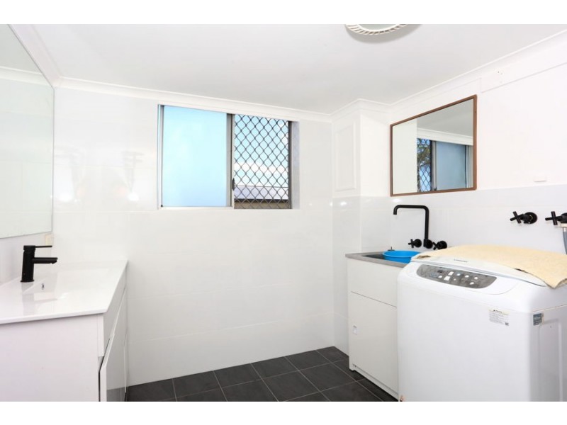 5/8 Nyrang Ave, Palm Beach QLD 4221