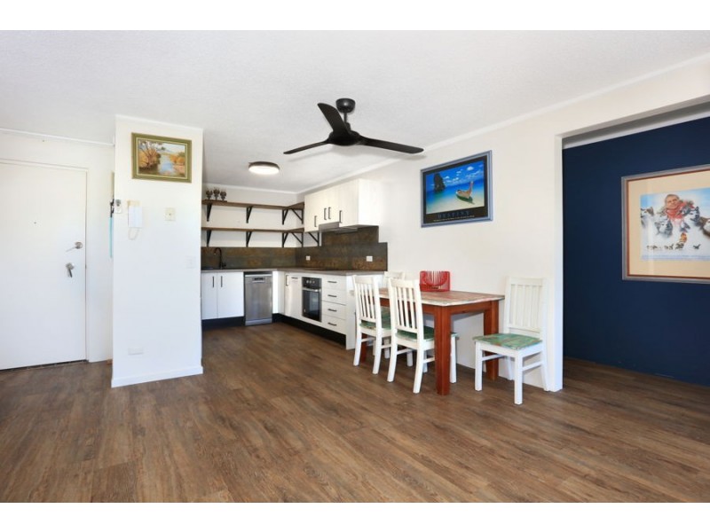 5/8 Nyrang Ave, Palm Beach QLD 4221