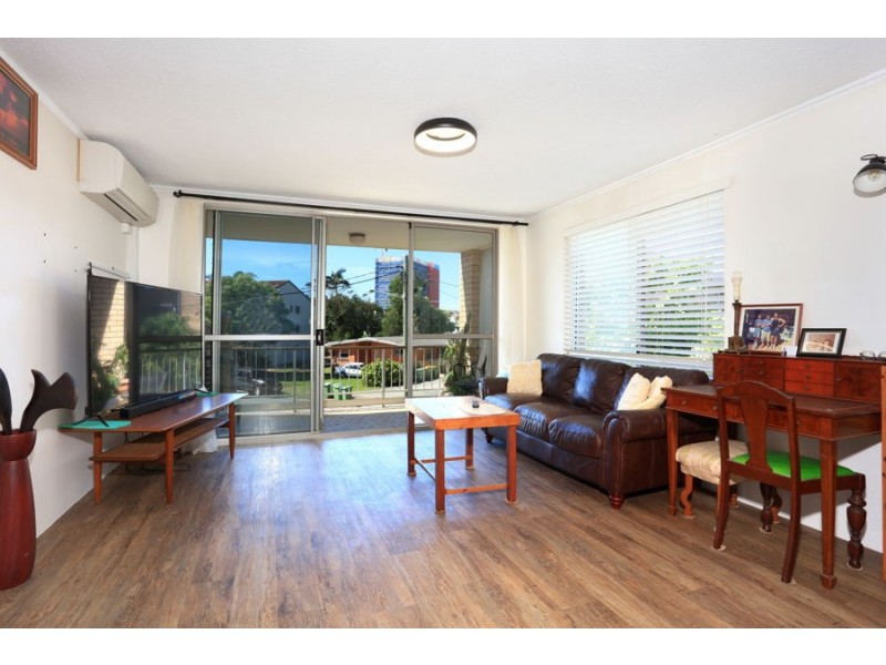 5/8 Nyrang Ave, Palm Beach QLD 4221