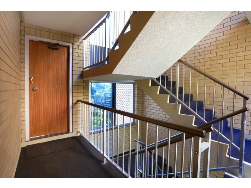5/8 Nyrang Ave, Palm Beach QLD 4221