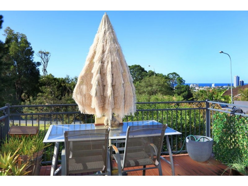 5 Bindoon Close, Elanora QLD 4221