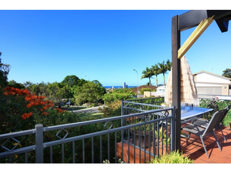 5 Bindoon Close, Elanora QLD 4221