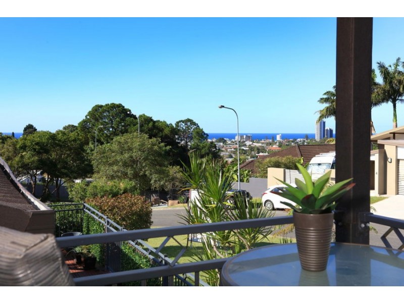 5 Bindoon Close, Elanora QLD 4221