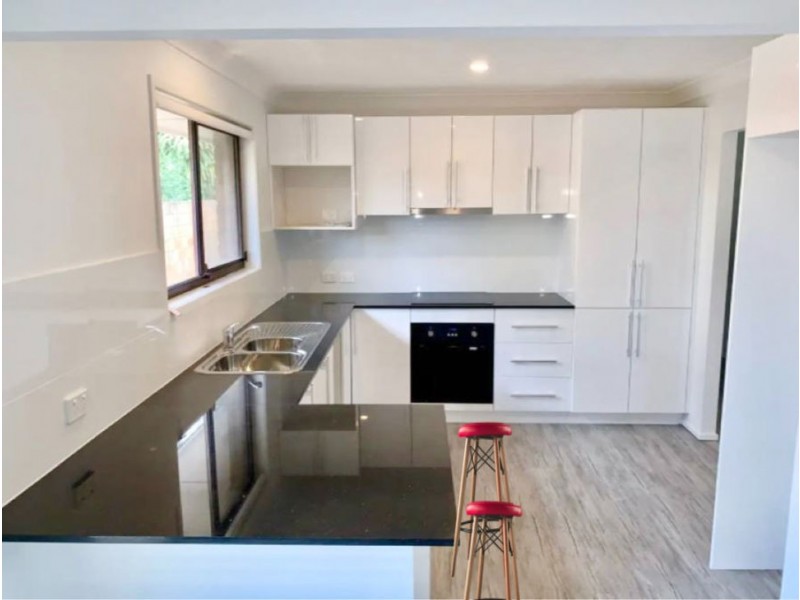 4 Sacha Place, Carrara QLD 4211