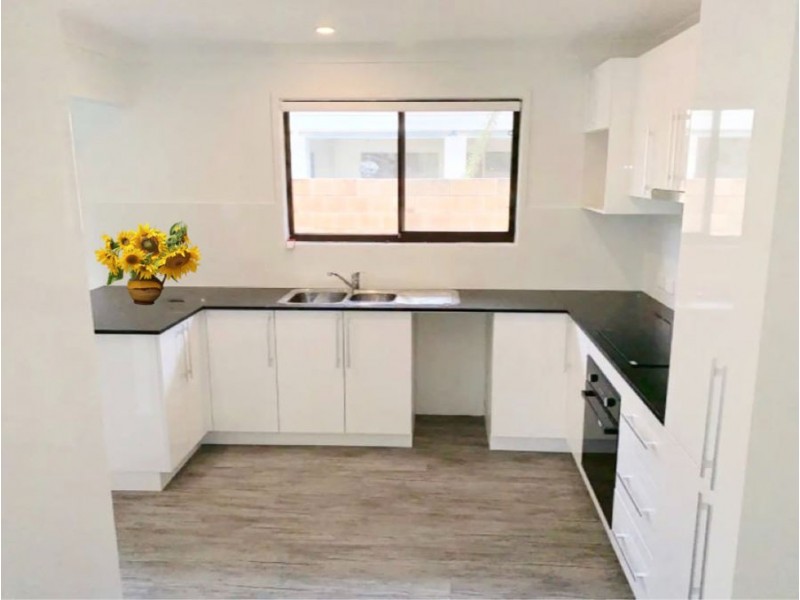 4 Sacha Place, Carrara QLD 4211