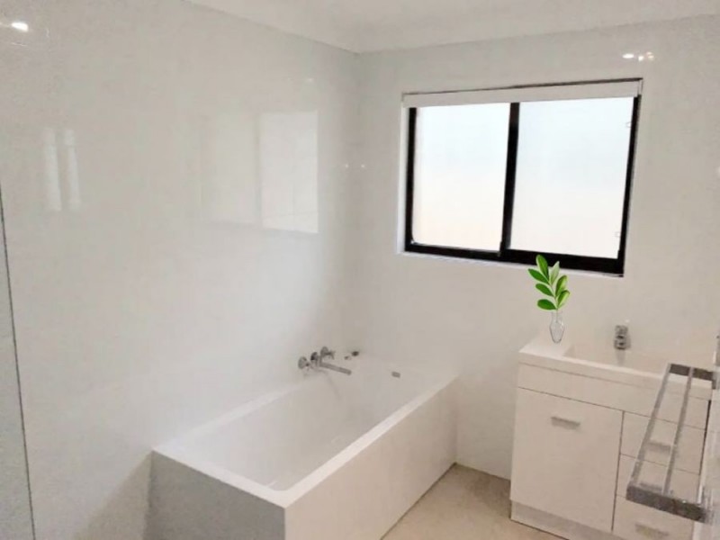 4 Sacha Place, Carrara QLD 4211