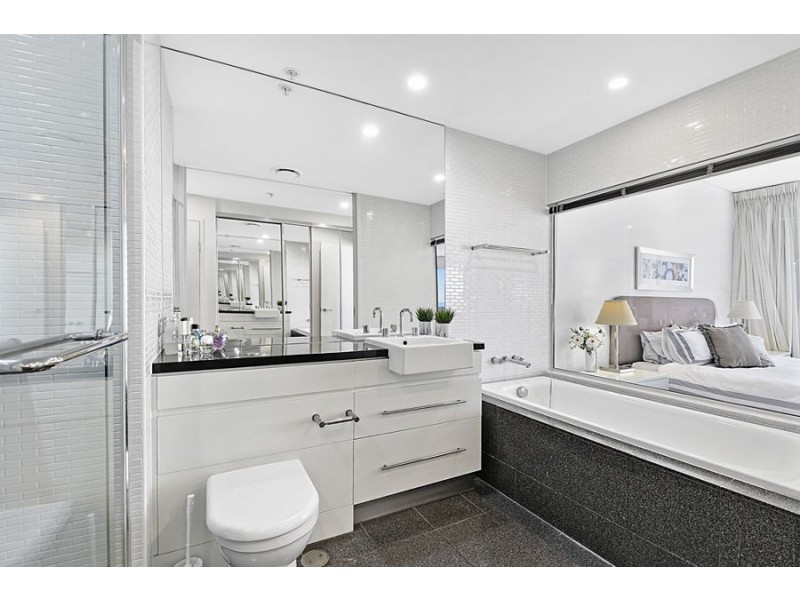 1004/89 Surf Parade, Broadbeach QLD 4218