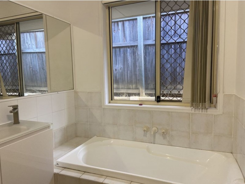 4 Gumview Place, Molendinar QLD 4214