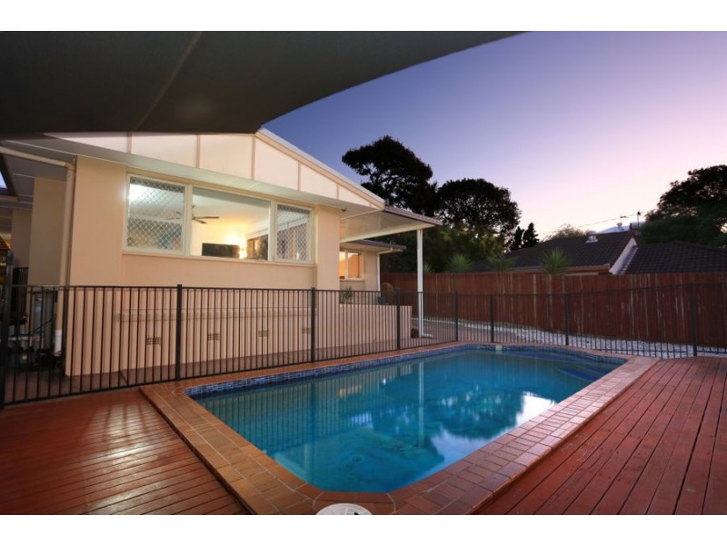 104 Kindra Ave, Southport QLD 4215