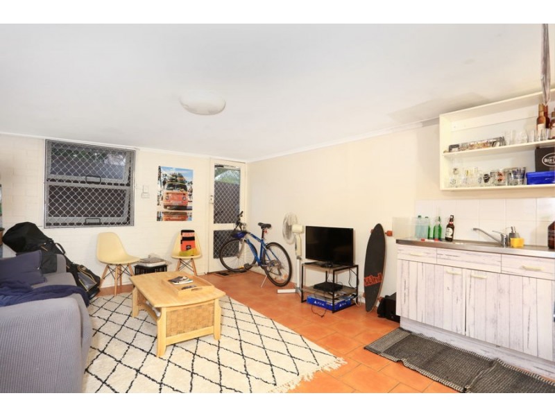 104 Kindra Ave, Southport QLD 4215