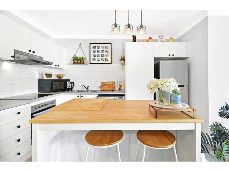 8/142 Stanhill Drive, Chevron Island QLD 4217