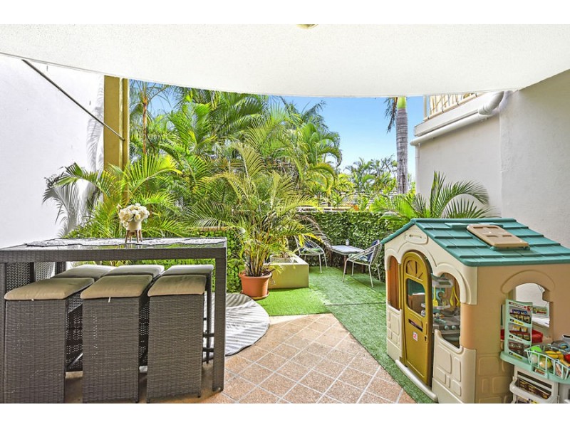 8/142 Stanhill Drive, Chevron Island QLD 4217