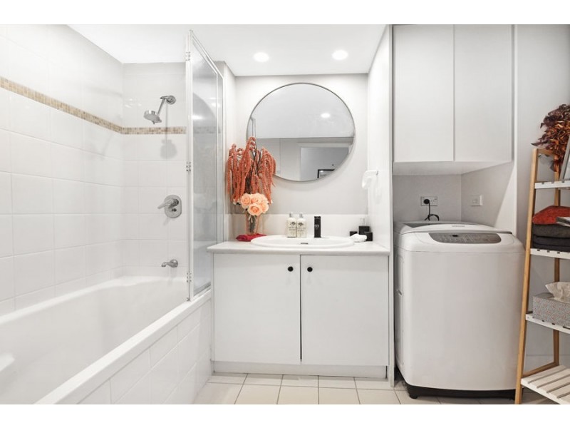 8/142 Stanhill Drive, Chevron Island QLD 4217