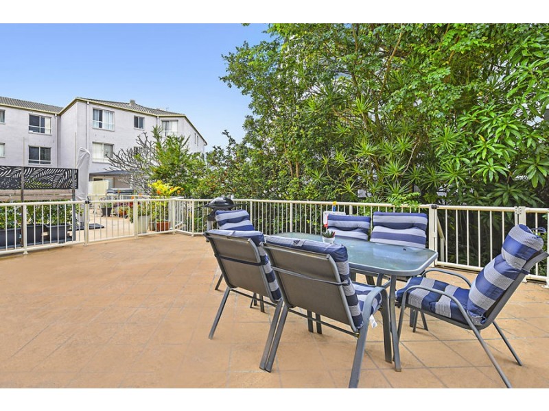 8/142 Stanhill Drive, Chevron Island QLD 4217