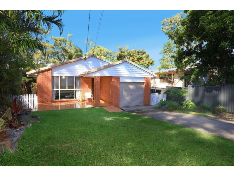 16 Golden Crescent, Southport QLD 4215