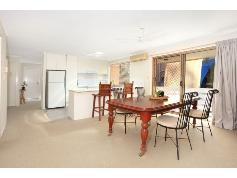 16 Golden Crescent, Southport QLD 4215