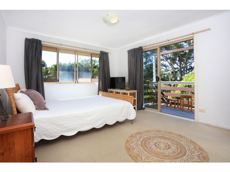 16 Golden Crescent, Southport QLD 4215