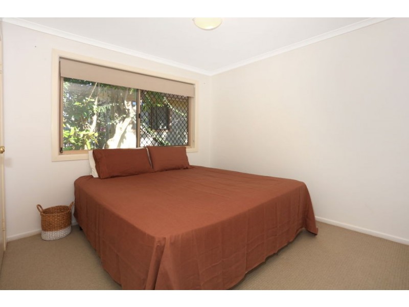 16 Golden Crescent, Southport QLD 4215