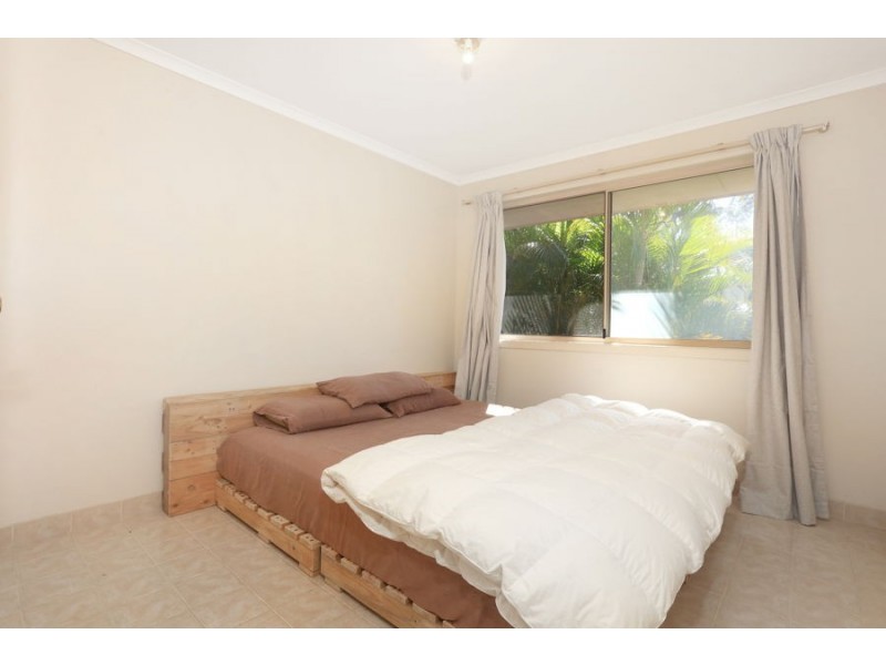 16 Golden Crescent, Southport QLD 4215