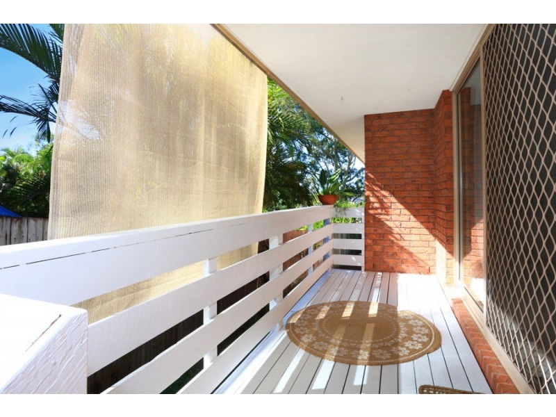 16 Golden Crescent, Southport QLD 4215