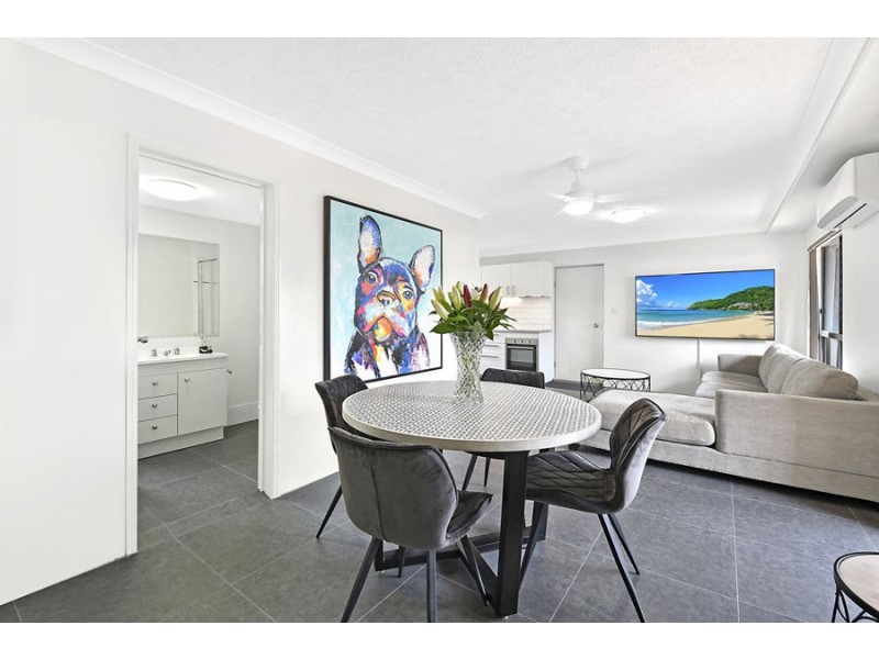 4/2 Johnston Street, Southport QLD 4215