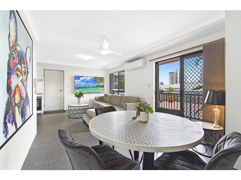 4/2 Johnston Street, Southport QLD 4215