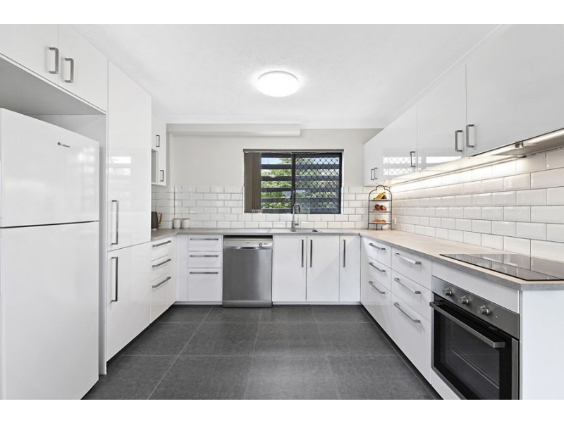 4/2 Johnston Street, Southport QLD 4215