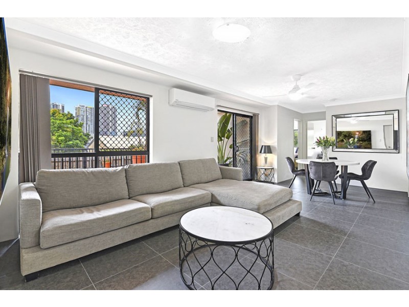 4/2 Johnston Street, Southport QLD 4215