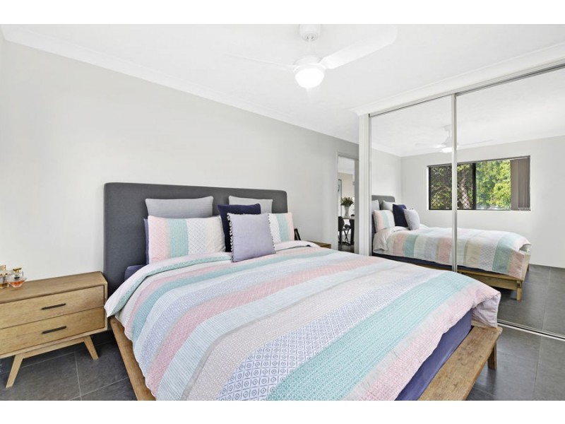 4/2 Johnston Street, Southport QLD 4215