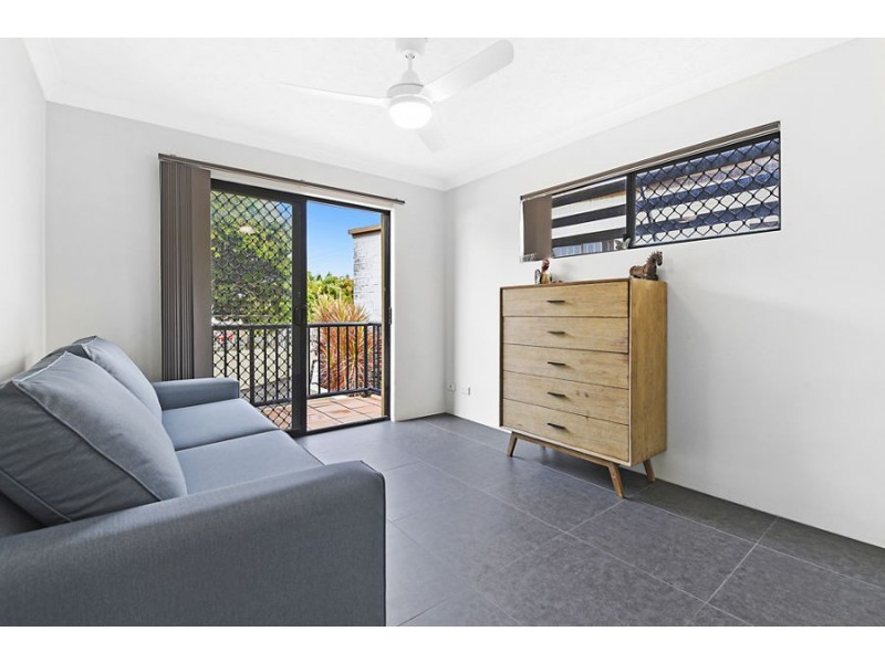 4/2 Johnston Street, Southport QLD 4215