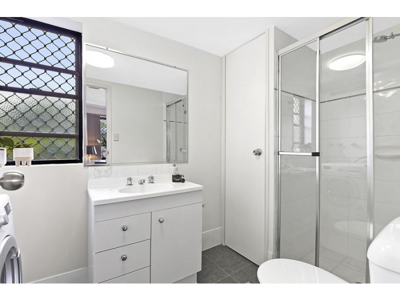 4/2 Johnston Street, Southport QLD 4215