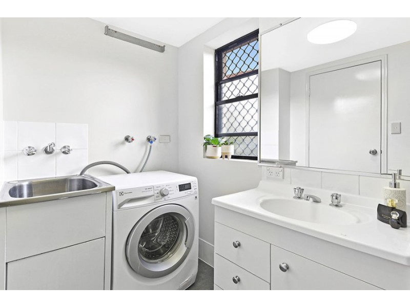 4/2 Johnston Street, Southport QLD 4215