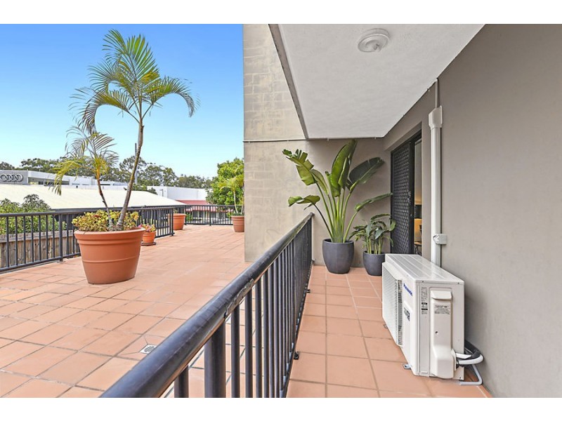 4/2 Johnston Street, Southport QLD 4215