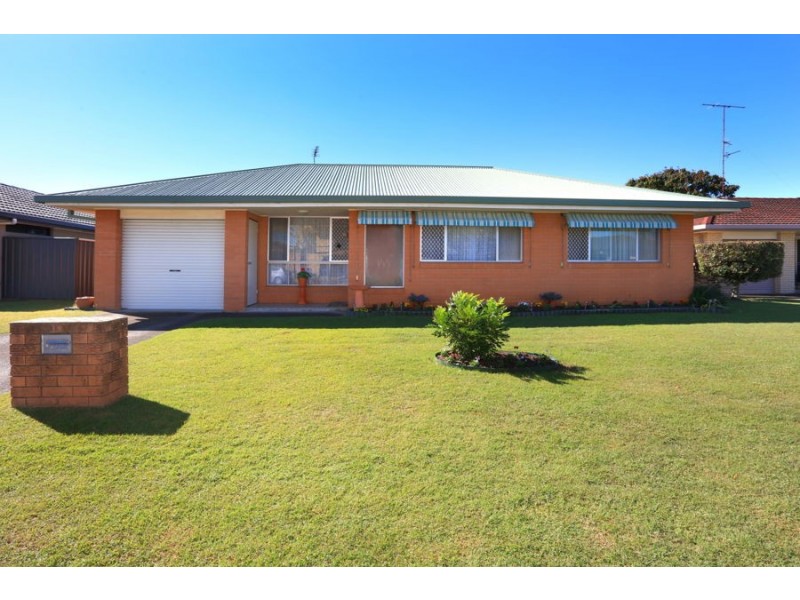 11 Sycamore Place, Palm Beach QLD 4221