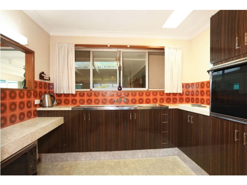 11 Sycamore Place, Palm Beach QLD 4221