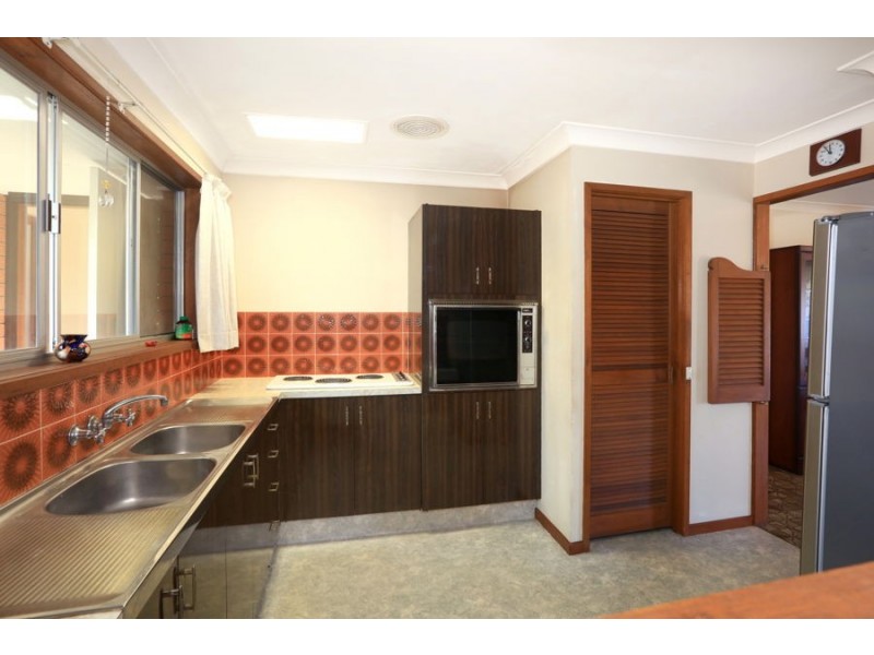 11 Sycamore Place, Palm Beach QLD 4221