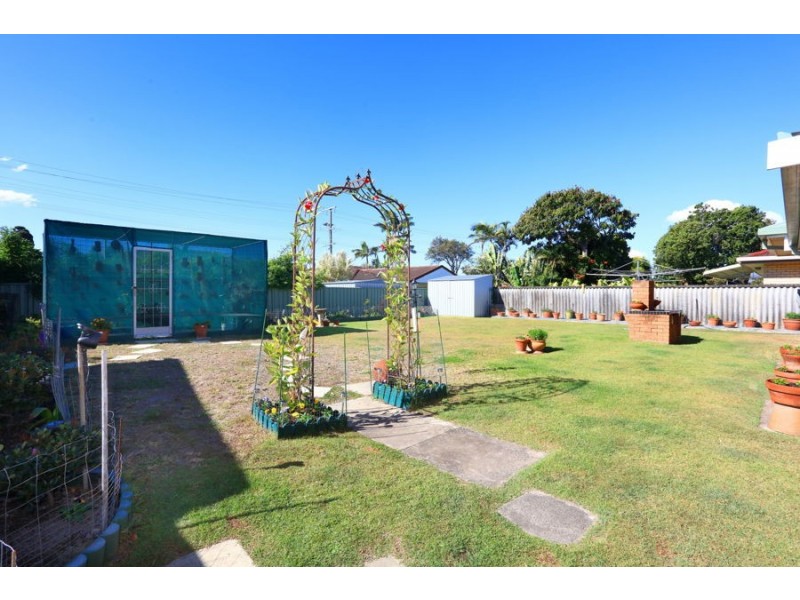 11 Sycamore Place, Palm Beach QLD 4221