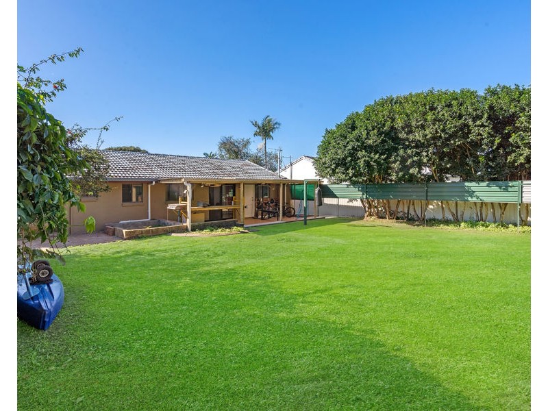 32 Japonica Drive, Palm Beach QLD 4221