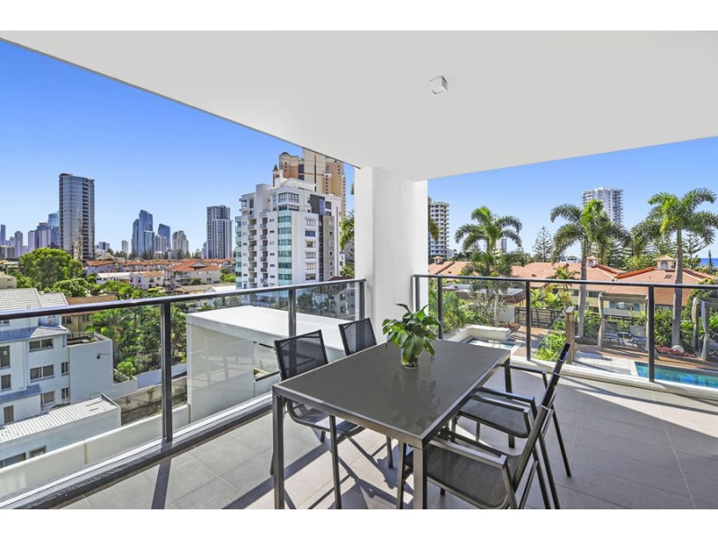 4/31 Queensland Ave, Broadbeach QLD 4218