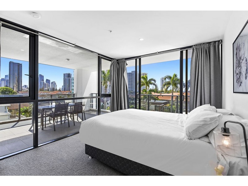 4/31 Queensland Ave, Broadbeach QLD 4218
