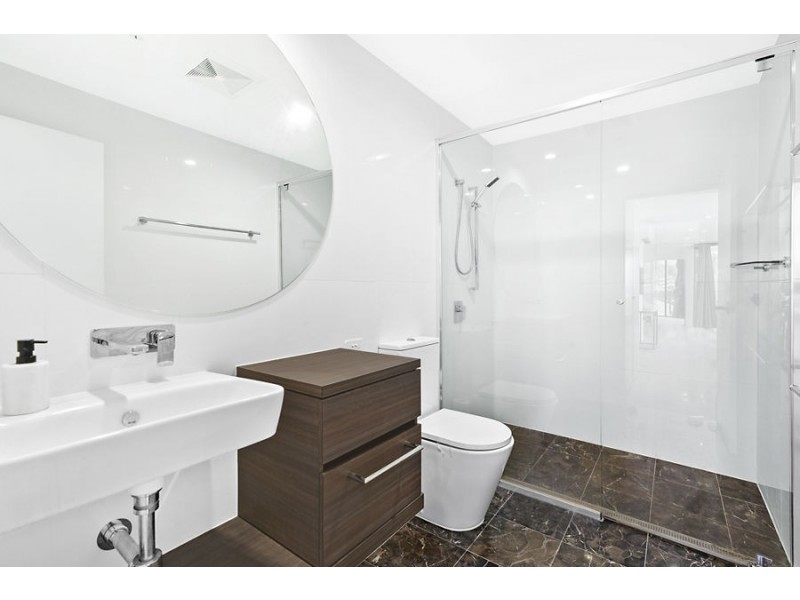 4/31 Queensland Ave, Broadbeach QLD 4218