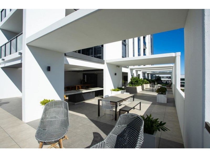 4/31 Queensland Ave, Broadbeach QLD 4218